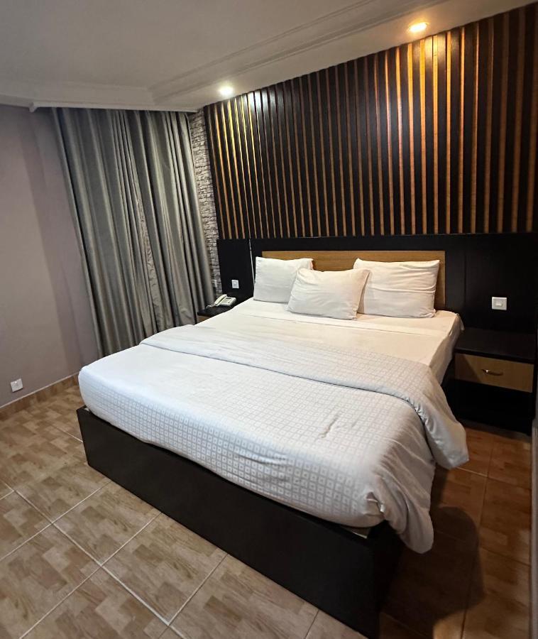 Msquare Hotel Gra Икеджа Екстериор снимка