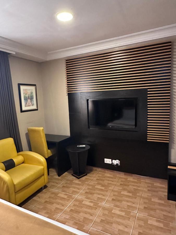 Msquare Hotel Gra Икеджа Екстериор снимка