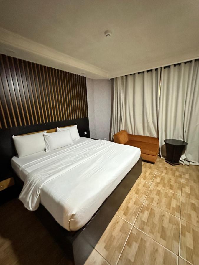 Msquare Hotel Gra Икеджа Екстериор снимка