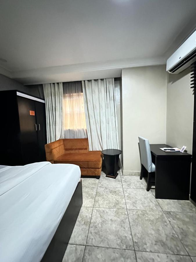 Msquare Hotel Gra Икеджа Екстериор снимка