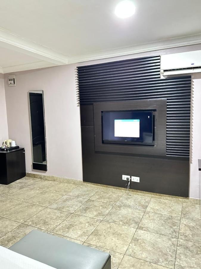 Msquare Hotel Gra Икеджа Екстериор снимка