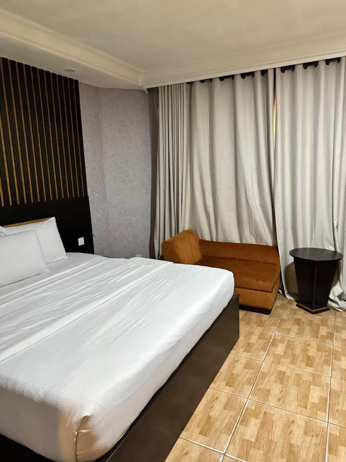 Msquare Hotel Gra Икеджа Екстериор снимка