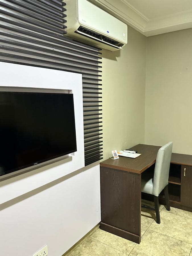Msquare Hotel Gra Икеджа Екстериор снимка