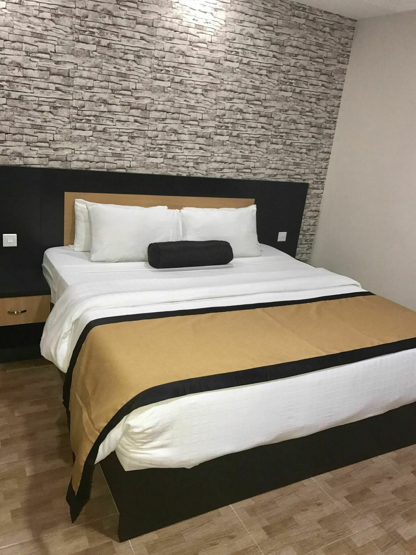 Msquare Hotel Gra Икеджа Екстериор снимка