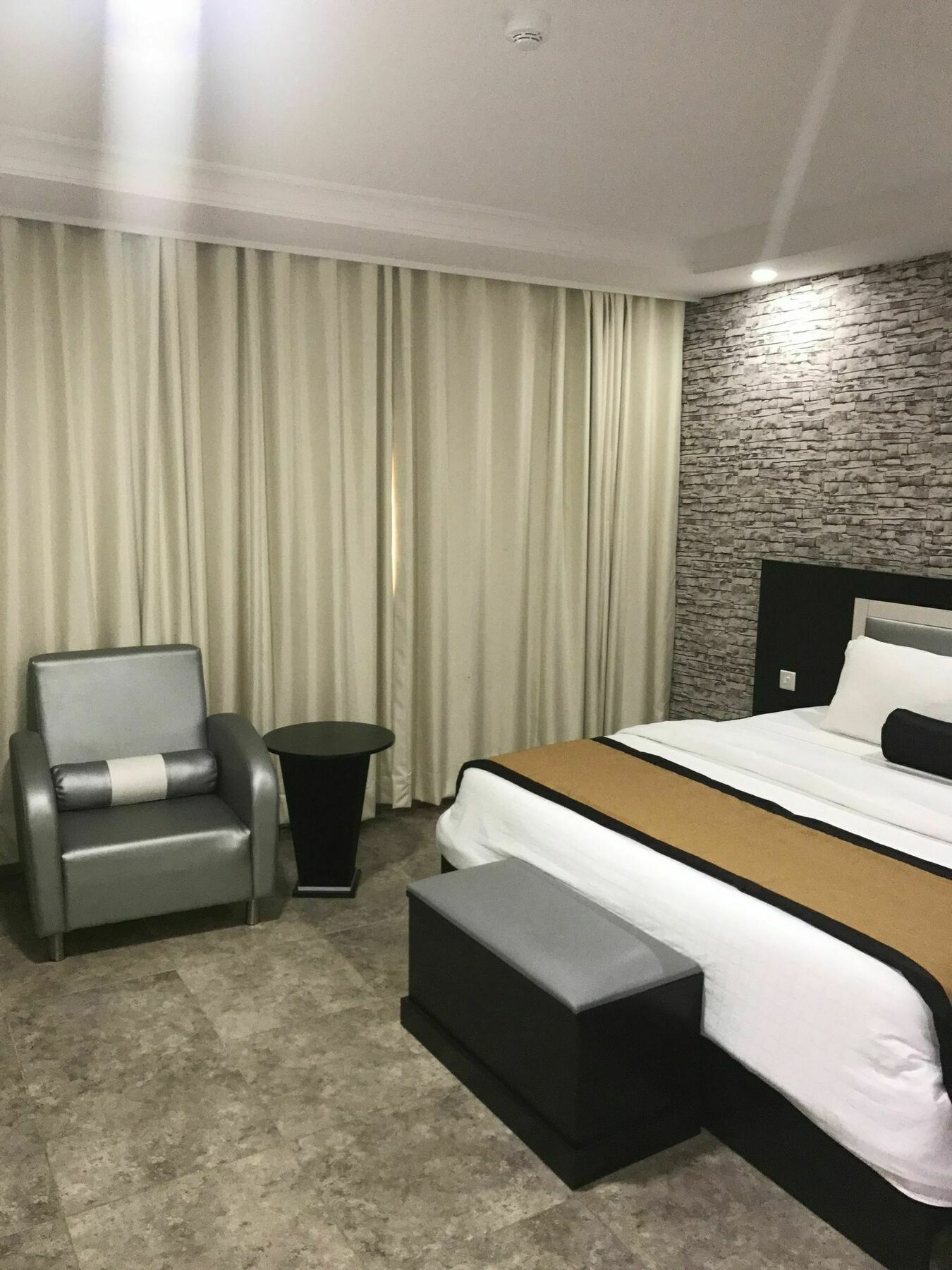 Msquare Hotel Gra Икеджа Екстериор снимка