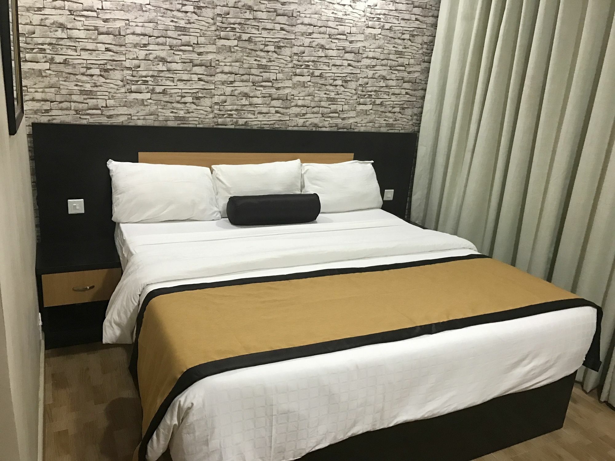 Msquare Hotel Gra Икеджа Екстериор снимка