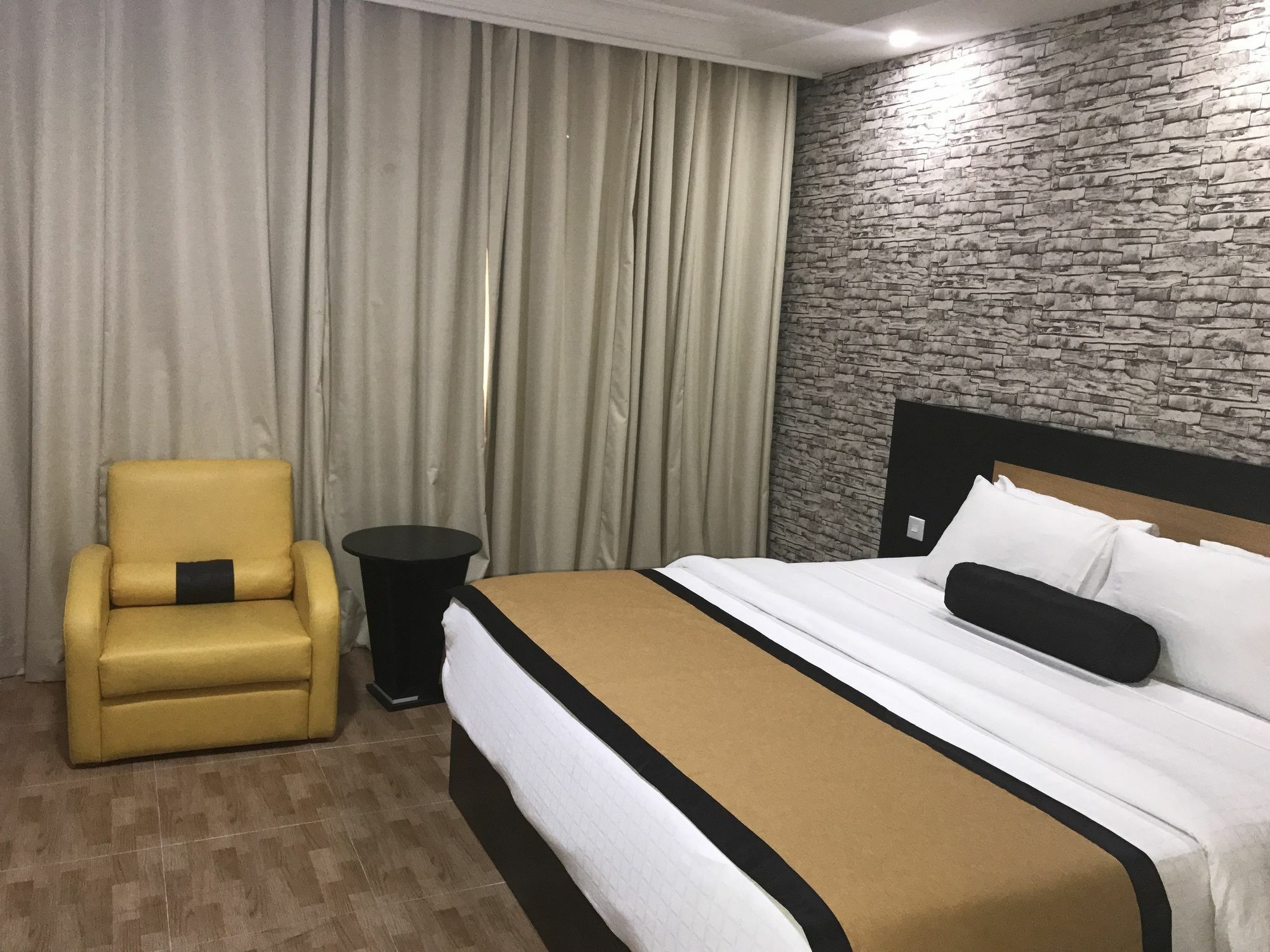 Msquare Hotel Gra Икеджа Екстериор снимка