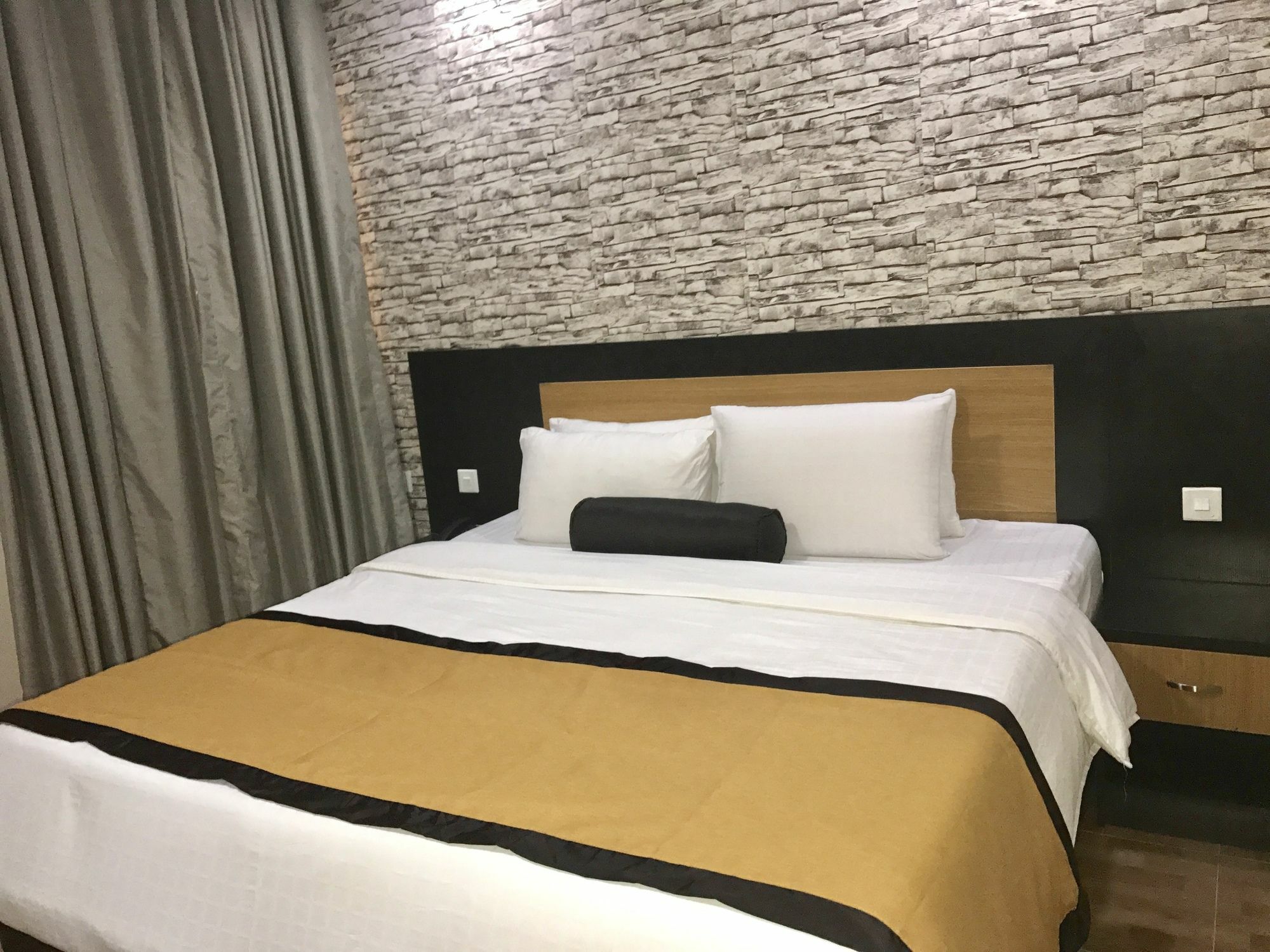 Msquare Hotel Gra Икеджа Екстериор снимка